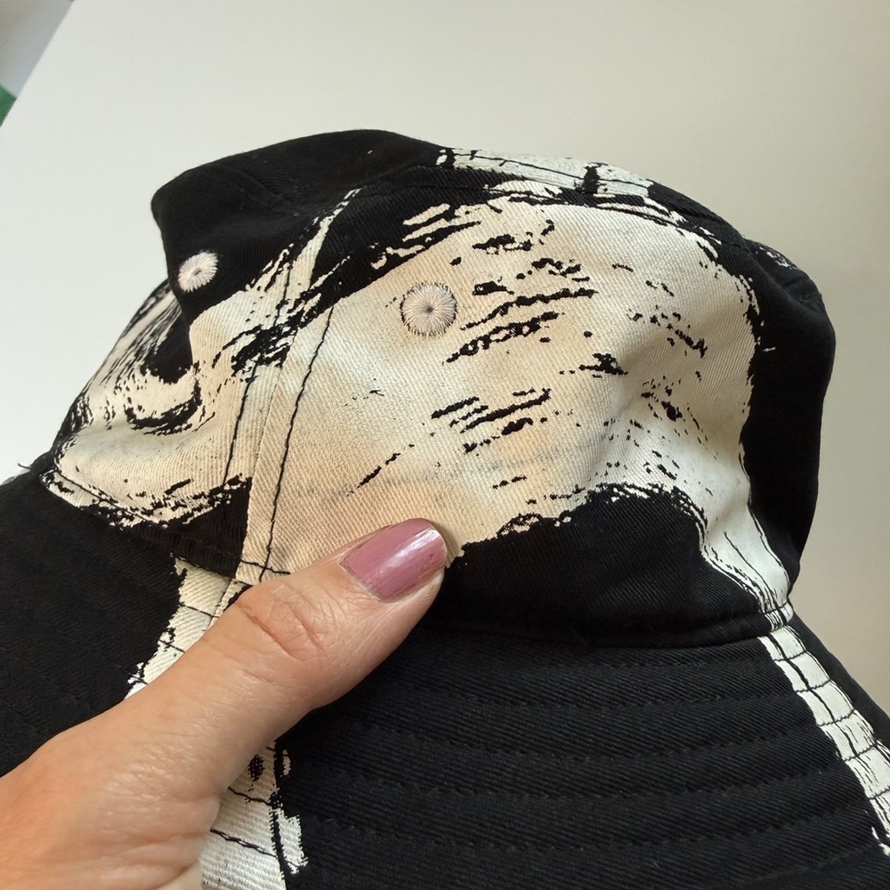 STAMPD Black Circle Print Bucket Hat White - Picture 7 of 8